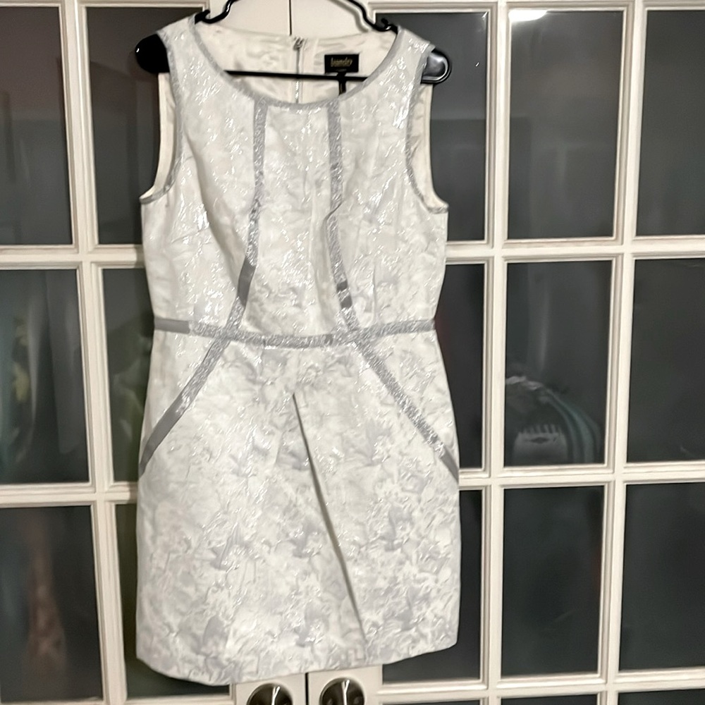NEW! $245 Laundry by Shelli Segal White Metallic Silver Brocade Cocktail Dress